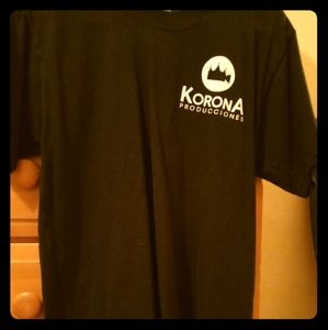 balck tee shirt
